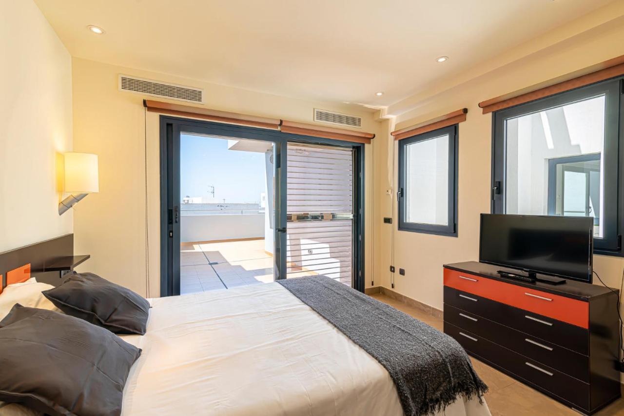 Luxury Holidays Suites, Playa De Los Cristianos Лос Кристианос Экстерьер фото