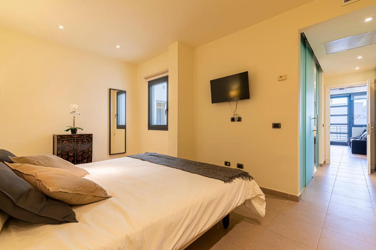 Luxury Holidays Suites, Playa De Los Cristianos Лос Кристианос Экстерьер фото